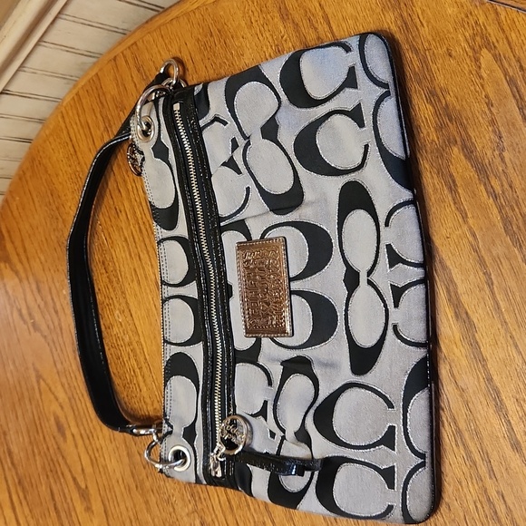 Coach Handbags - Coach Poppy 13Wx10H